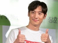 [포토] 배우 이제훈, 훈훈한 외모