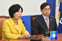 [포토] 환담 나누는 추미애 대표와 박상기 법무부장관