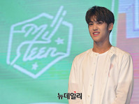 [포토] 보이그룹 마이틴으로 가요계 데뷔한 송유빈