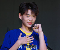 [포토] '보컬 포즈' 취하는 더이스트라이트 정사강