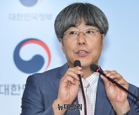 [포토] 답변하는 이윤석 공론화위원회 부대변인