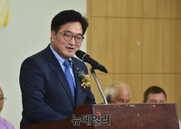[포토] '한반도 통일을 위한 비정상회담' 축사하는 우원식
