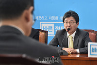 [포토] 국방부 현안 보고 앞서 발언하는 유승민 의원