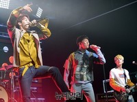[포토] 엔플라잉 5인조 컴백, 파워풀한 무대