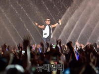 [포토] 잠실 '흠뻑' 적시는 싸이
