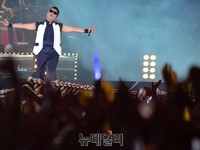[포토] 폭염 시원하게 날리는 싸이 '흠뻑쇼'