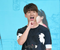 [포토] 맨홀로 안방 복귀한 바로