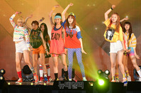 [포토] 가요계 데뷔한 8명의 틴크러쉬 '위키미키'