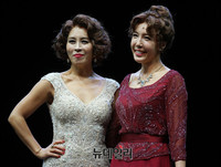 [포토] 최정원-전수경, 여제들의 우정 과시