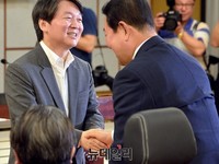 [포토] 악수하는 안철수-박주선