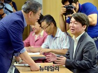 [포토] 대화 나누는 안철수-김태일