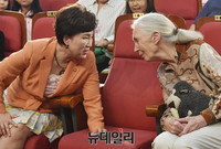 [포토] 대화 나누는 전혜숙 의원과 제인구달 박사