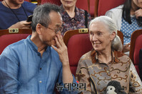 [포토] 대화 나누는 이화여대 최재천 교수와 제인 구달 박사