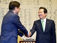 [포토] 악수하는 정세균-우원식