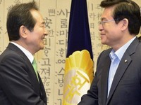 [포토] 악수하는 정세균-정우택