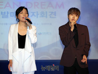 [포토] 임다미-정동하 '통일을 위해'
