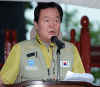 [포토] DMZ국토대장정 격려사하는 김경재 총재