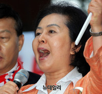 [포토] 815구국국민결의대회 연단오른 김영선