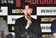 [포토] 배우 이종석 '연쇄살인마 미소?'