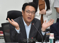 [포토] '문재인 정부 정책 이대로 좋은가?' 토론회, 발언하는 정진석