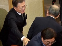 [포토] 우원식 원내대표 부르는 문재인