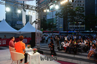 [포토] 대구·울산에 이어 강남역 찾은 홍준표