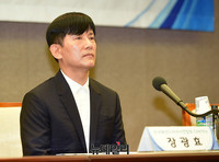 [포토] 경기 니트 패션쇼 참여하는 장광효 디자이너