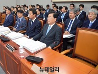 [포토] 조국 민정수석, 국회 운영위 전체회의 불참