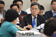 [포토] 한미FTA 관련 질문 받은 김현종 통상교섭본부장