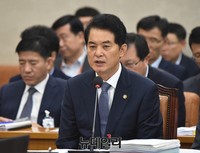 [포토] 답변하는 류영진 식품의약품안전처장