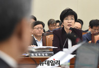 [포토] 답변하는 김영주 고용노동부장관