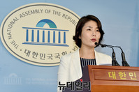 [포토] 사법부 관련 논평발표하는 전희경 대변인