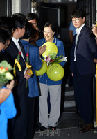 [포토] 만기출소한 한명숙 전 국무총리