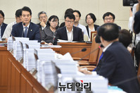 [포토] 보건복지위 참석한 류영진 식약처장