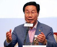 [포토] 인사말하는 신장열 울주세계산악영화제 추진위원장