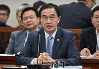 [포토] 답변하는 조명균 통일부장관