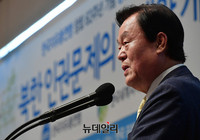 [포토] 북한인권 학술회의, 개회사하는 김경재 총재