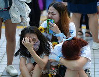 [포토] 박유천 떠나자 터져버린 팬들의 눈물