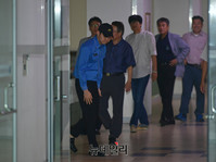 [포토] 대체 군복무 마치고 구청나서는 박유천