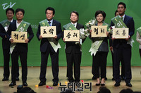 [포토] '승리' 명패든 안철수 국민의당 신임 대표