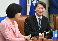 [포토] 대화 나누는 안철수-추미애