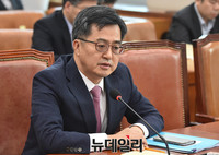 [포토] 법사위 참석한 김동연 경제부총리 겸 기획재정부 장관