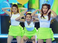 [포토] 깜찍한 무대 선보이는 '애플비'