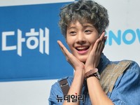 [포토] 아이즈 데뷔, 꽃보다 우수