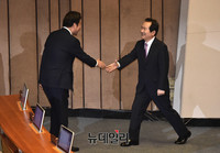 [포토] 인사 나누는 정세균 국회의장과 이낙연 국무총리