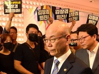[포토] 시상식 입장하는 이효성 방통위원장