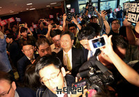 [포토] 휩쓸려가는 김장겸 MBC사장