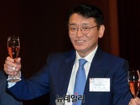 [포토] 건배제의 하는 KBS 고대영 사장