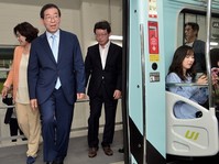 [포토] 경전철 우이신설선 오르는 박원순
