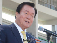 [포토] 한국자총 한마음대회, 격려사 하는 김경재 총재